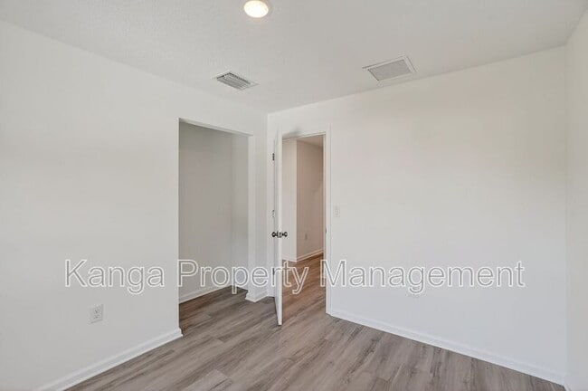 Building Photo - 1115 F Ave