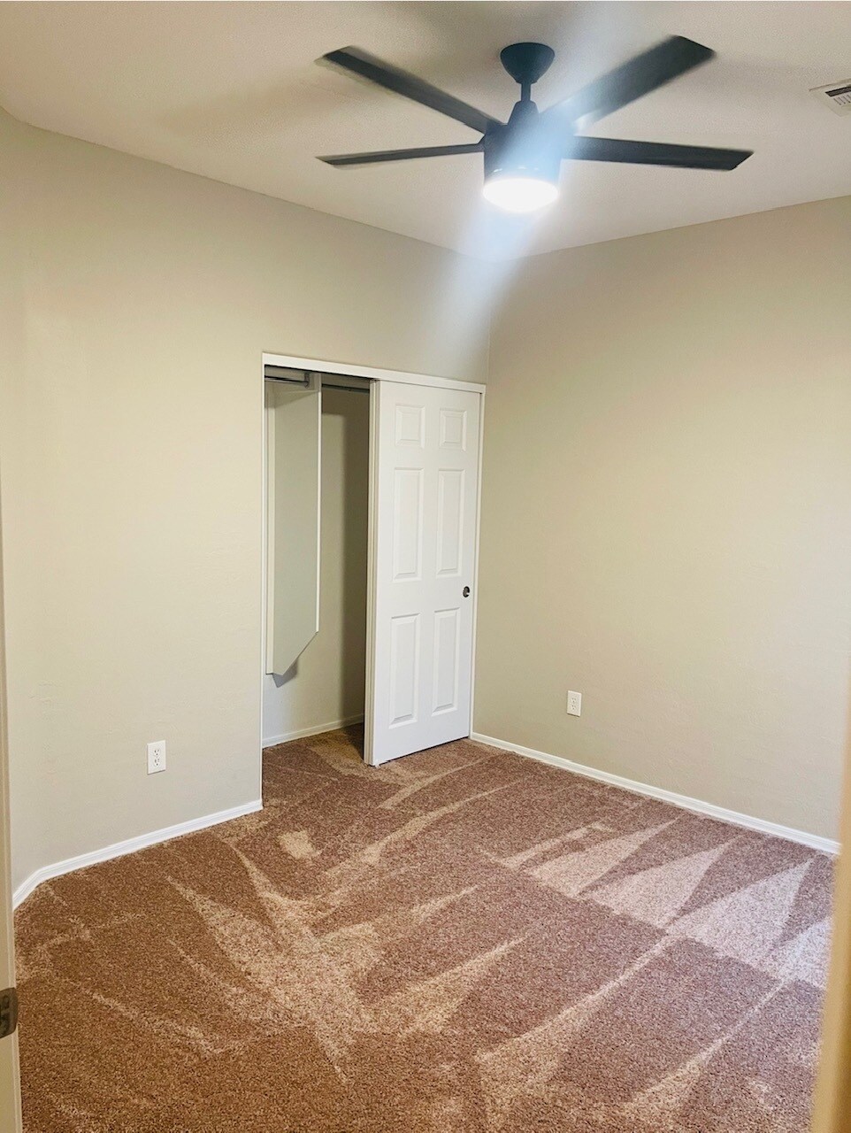 Building Photo - 6868 Sky Pointe Dr