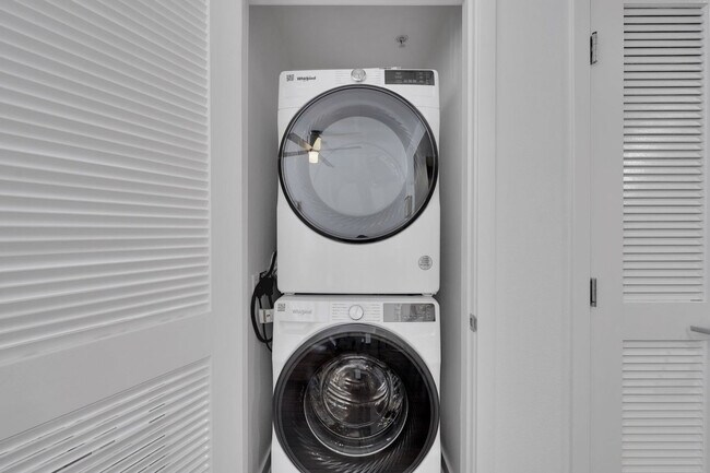 Building Photo - 355 Berry St