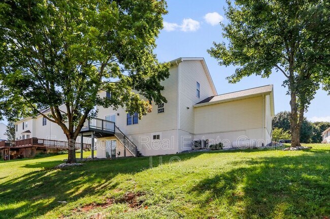 Building Photo - 77 Grassy Meadow Rd