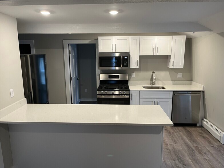 Primary Photo - 37A Maple Ave