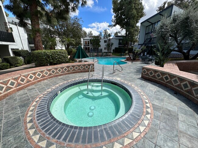 Building Photo - 18645 Hatteras St