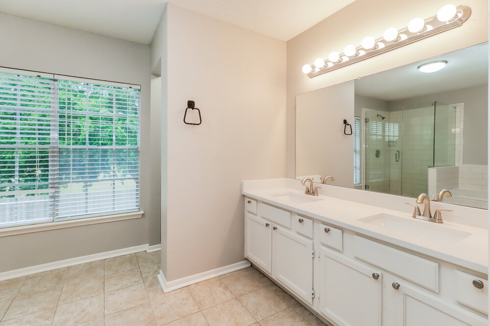 Building Photo - 10046 Lazy Meadows Dr
