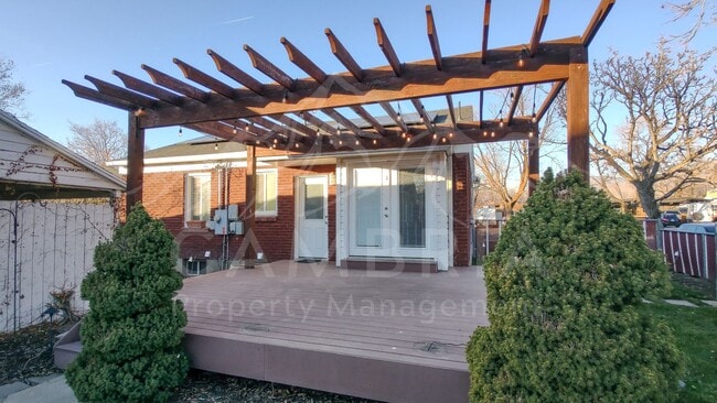 Building Photo - Beautiful 4 Bedroom Home in Sugarhouse