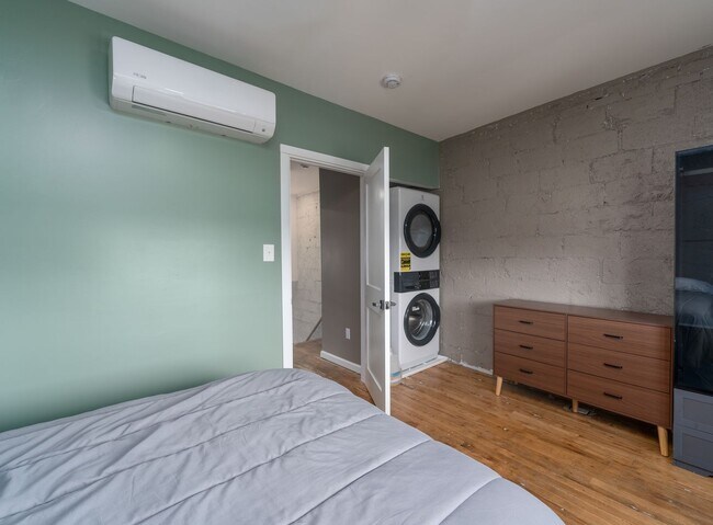 Building Photo - 1055 Parksley Ave