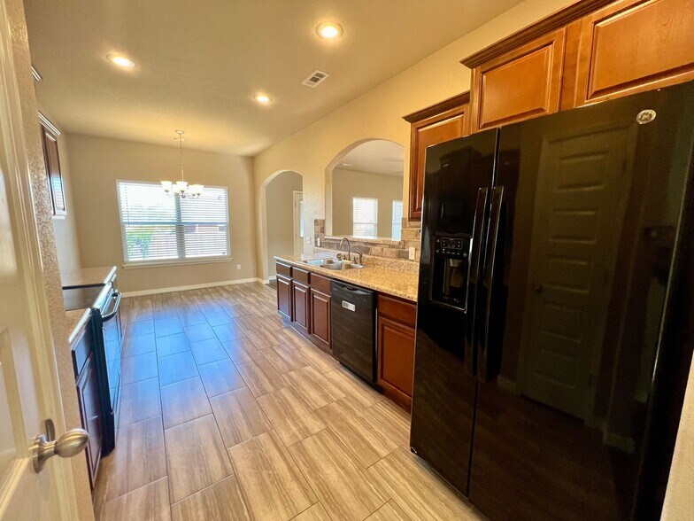 Building Photo - 615 Ridge Point Dr