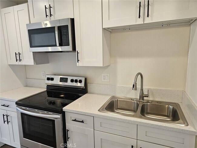 Building Photo - 35278 Acacia Ave