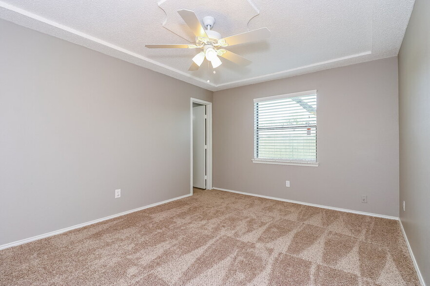 Building Photo - 7608 Meadowlark Ln N