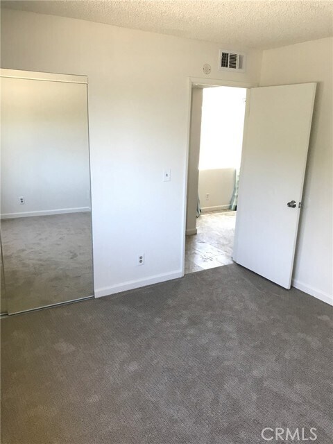 Building Photo - 454 E Ave Q3