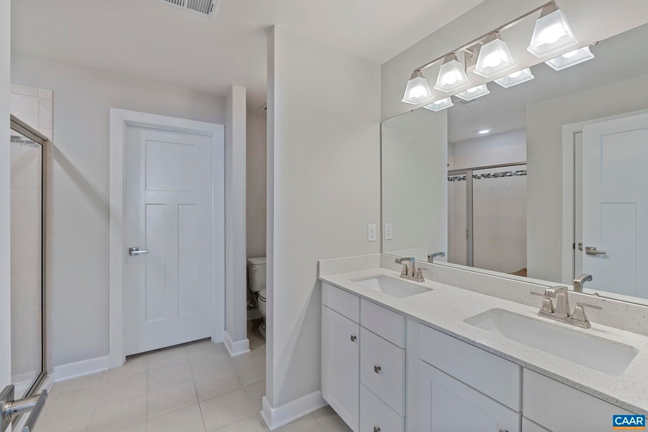 En-suite bathroom - 3007 Sun Valley Dr