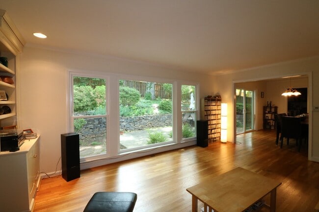 Building Photo - COMING SOON - 4Bed/2.5Bath Raised Rambler in Bannockburn near Glen Echo Park!