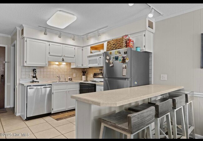 Building Photo - 301 Commerce Way