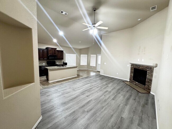 Building Photo - 6608 Vanguard Rd