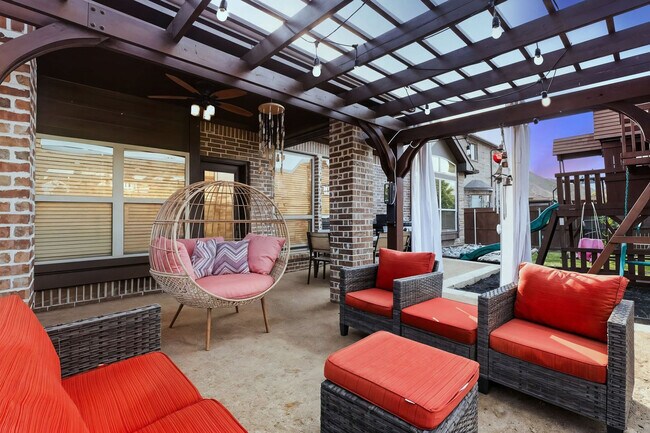 Building Photo - 1370 Pelican Dr