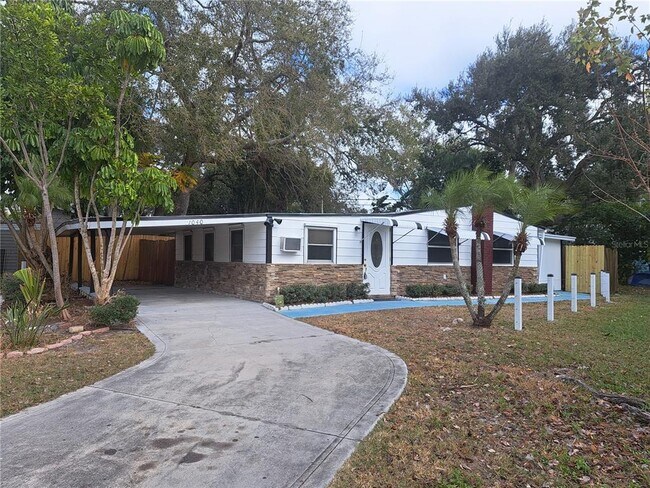 Building Photo - 1040 65th St S