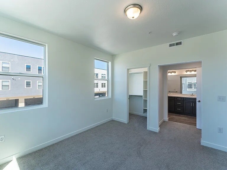 Building Photo - 8362 S Iris Lumi Ln