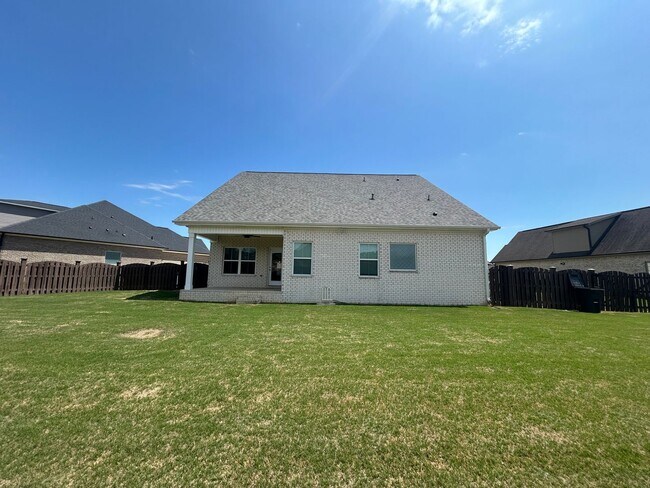 Building Photo - Beautiful 4BR Home in Athens with Bonus Room & Fenced Yard