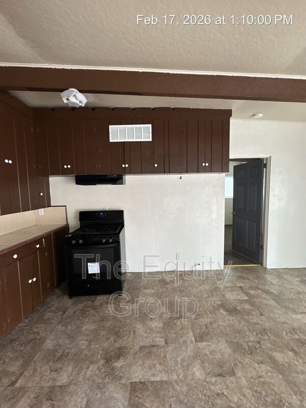 Building Photo - 220 W Cypress Ave