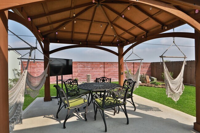 Building Photo - 8222 Groveland Hills Dr