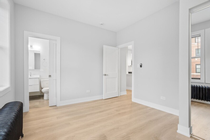 Building Photo - 7503 N Eastlake Ter