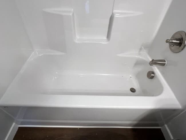Building Photo - MOVE IN SPECIAL**  2 BEDROOM/ 2 LEVELS TOW...
