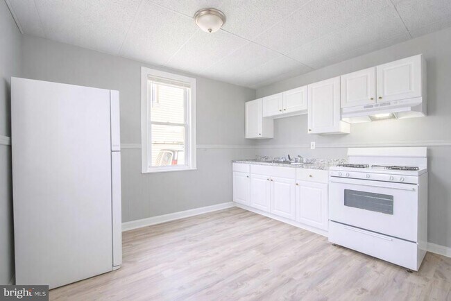 Building Photo - 424 Kossuth St