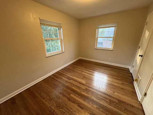 Building Photo - 54 Woodlawn Ave