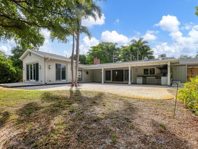 Building Photo - 3424 Tanglewood Dr