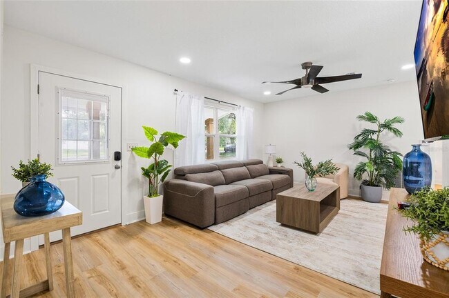 Building Photo - 34807 Evergreen Way