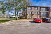 Building Photo - Welcome Home – Spacious Apartment with Mod...