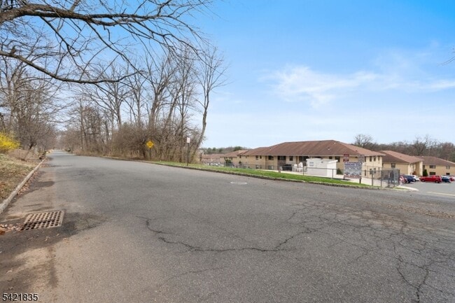 Building Photo - 401 US-22