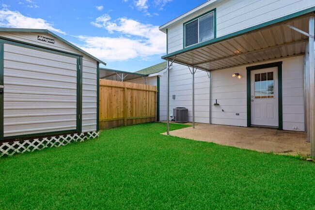 Building Photo - 5102 Akumal Calle