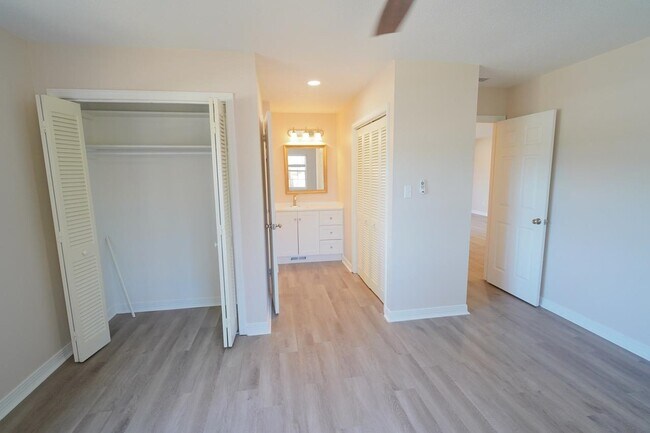 Building Photo - 1545 Pine View Dr