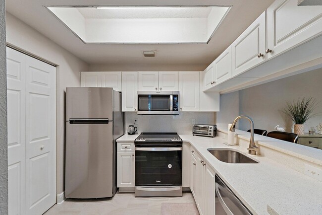 Building Photo - 2809 Amalei Dr