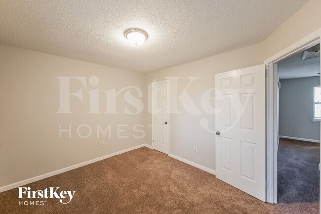 Building Photo - 4602 Hollow Ln