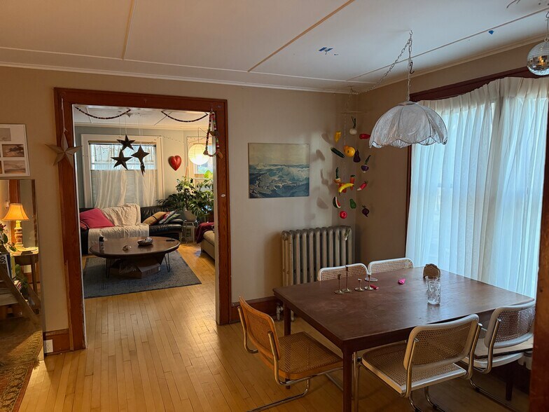 Building Photo - 289 S Winooski Ave