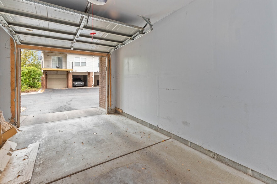 Building Photo - 1800 Campau Farms Cir