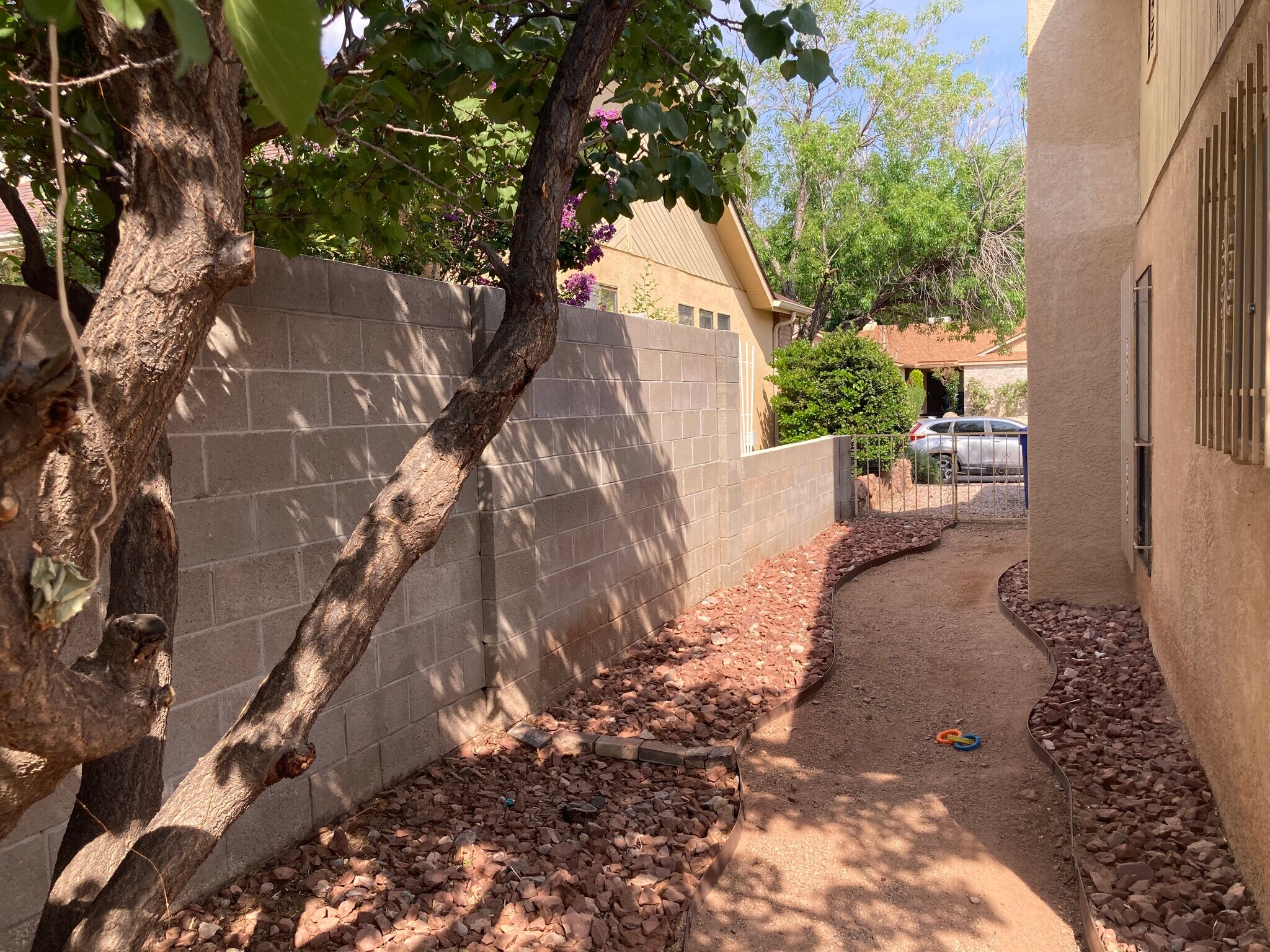 Building Photo - 5501 Vista Sandia NE