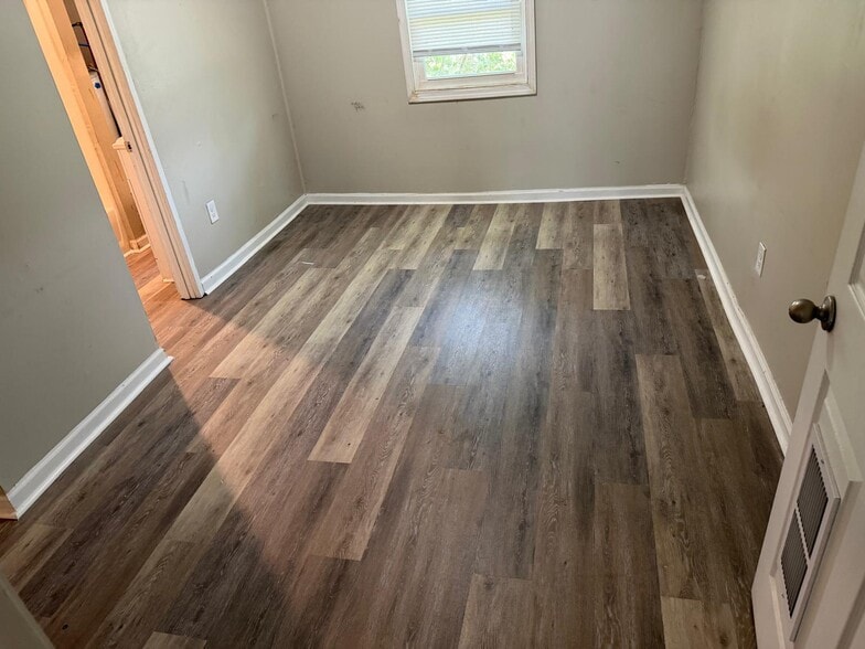 Building Photo - 306 Bell St