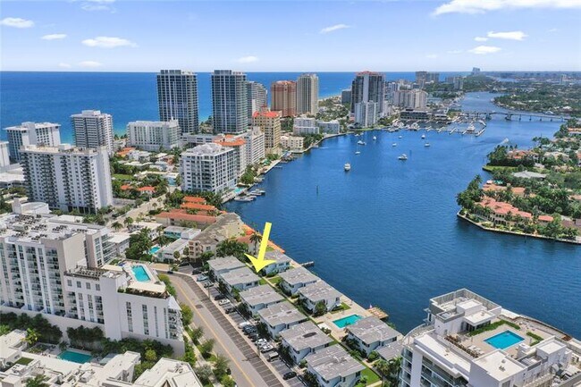 Building Photo - 425 Bayshore Dr