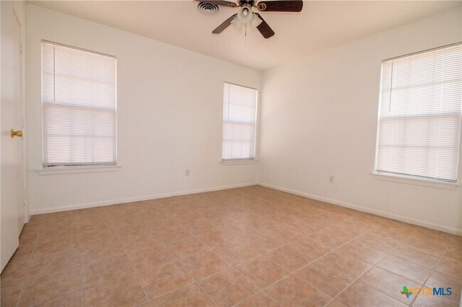 Building Photo - 709 S 11th St
