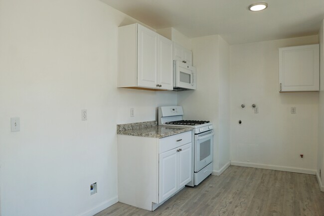 Building Photo - 52790 Avenida Navarro