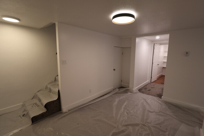 Building Photo - 380 E 700 S