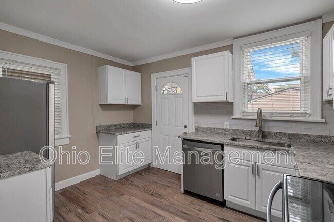 Building Photo - 618 Lilley Ave