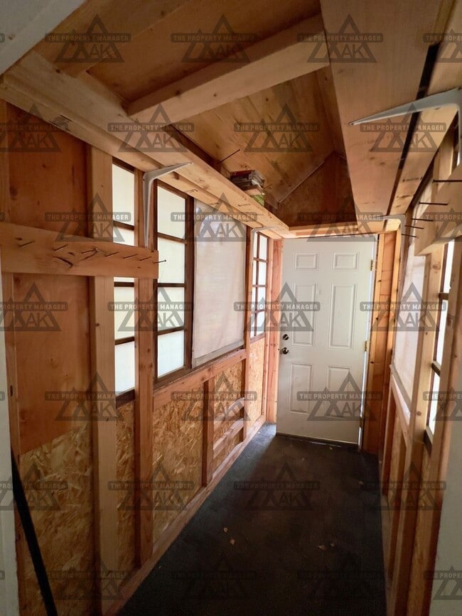 Building Photo - Cozy 1-Bedroom Loft Home with Office & Cov...