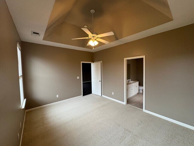 Building Photo - For rent