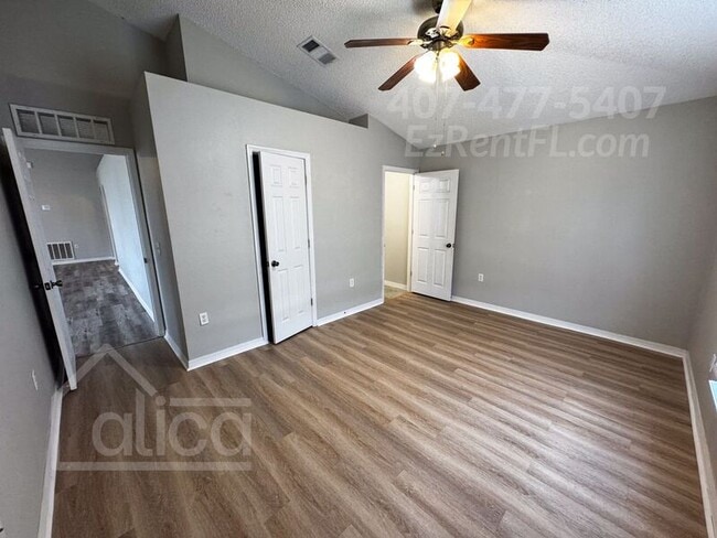 Building Photo - 6581 Gentle Oaks Dr S