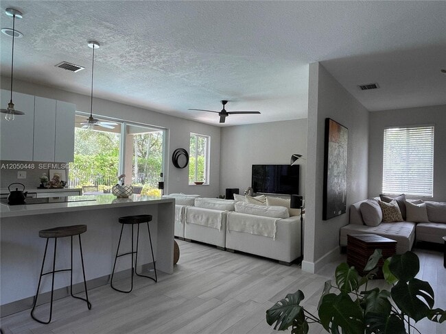 Building Photo - 485 Silver Palm Way