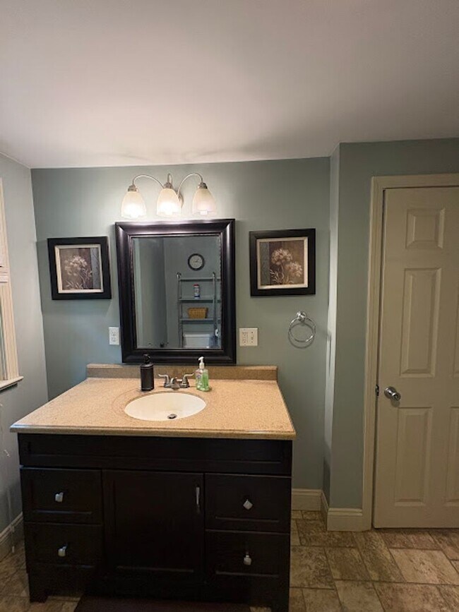Building Photo - 3 Bedroom 1 Bathroom Home Ready to Rent!