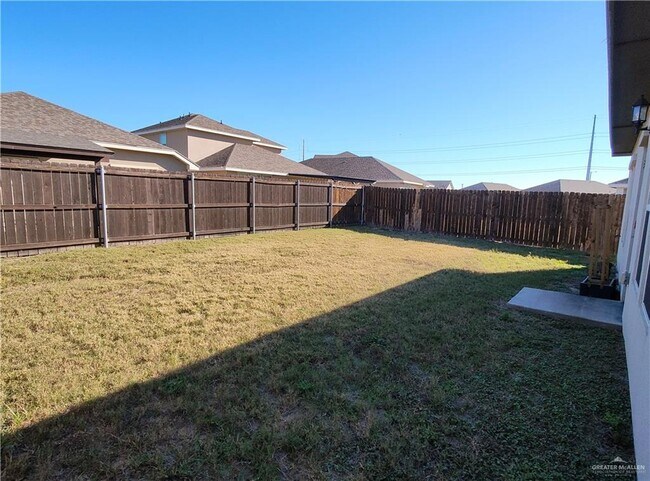 Building Photo - 1405 E Sonador Dr S